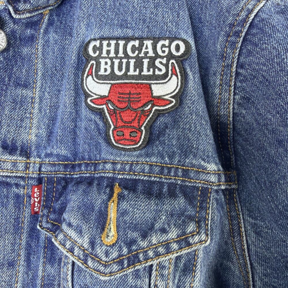 Levi's women's NBA Chicago Bulls XL Denim Jean Jacket Trucker Patches basketball - Picture 2 of 11